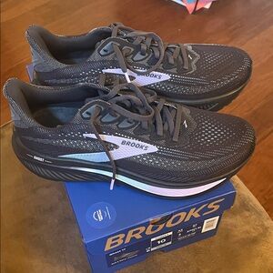 Brooks Ghost 17 Women’s Size 10 wide sneakers